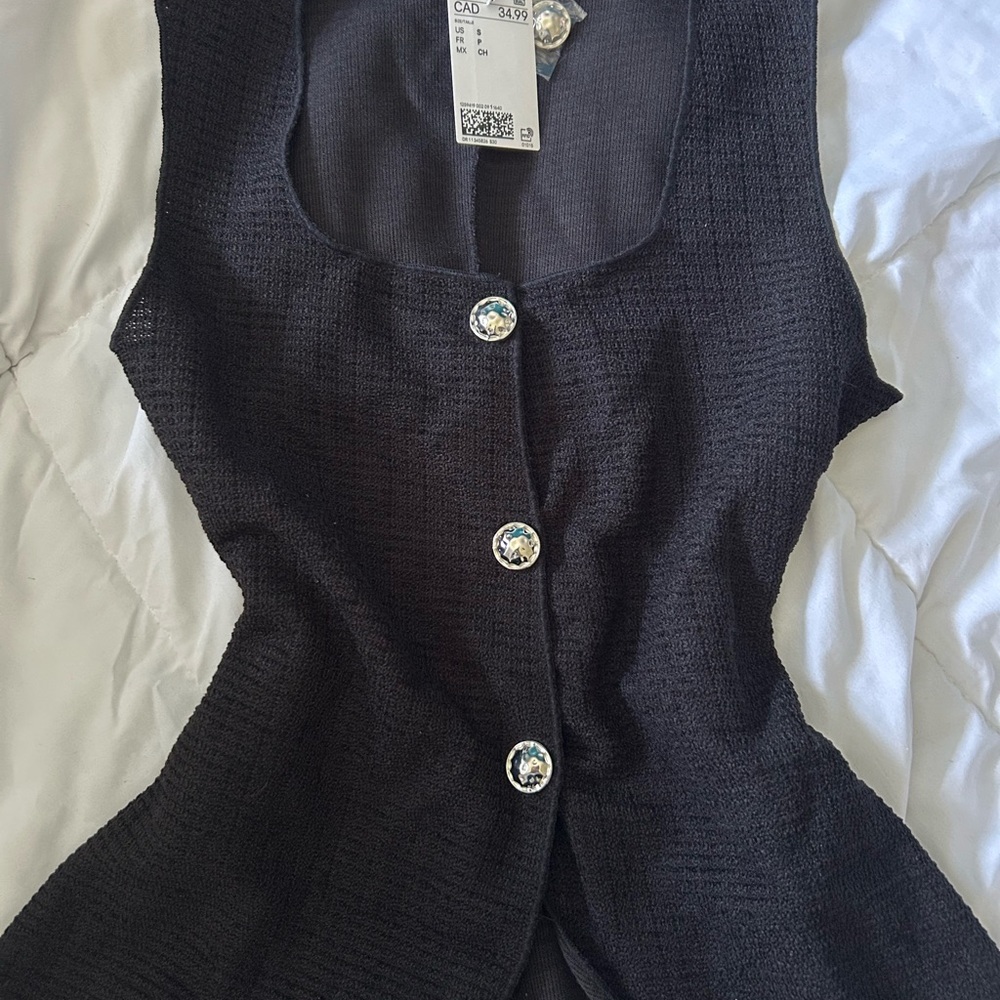H&M Black Textured Sleeveless Blouse